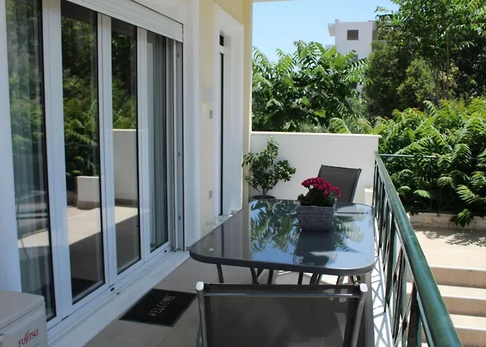 New Minimal Apartment,10\' From Athens Airport
