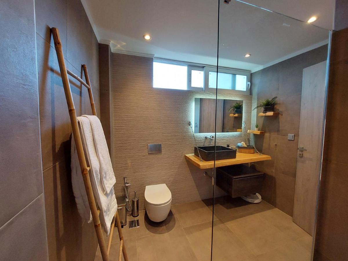 New Minimal Apartment,10' From Athens Airport