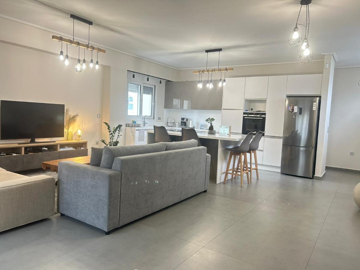 New Minimal Apartment,10' From Athens Airport