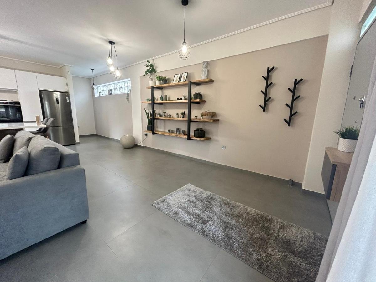 New Minimal Apartment,10' From Athens Airport Apartment